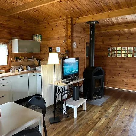 Letniskowy Nad Jeziorem Holiday home Lubotyn