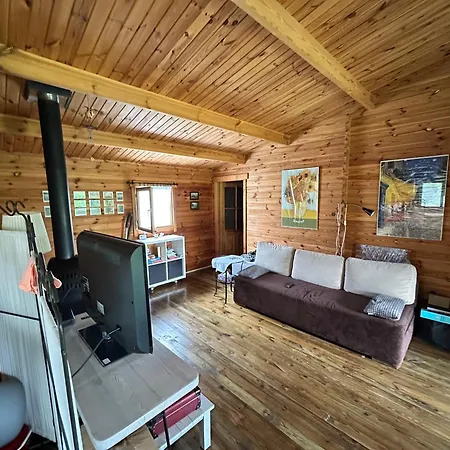 Letniskowy Nad Jeziorem Holiday home *