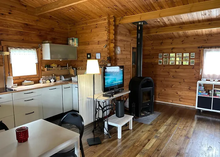 Letniskowy Nad Jeziorem Holiday home Lubotyn